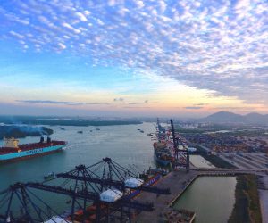 Hàng hải Việt Nam bung sóng vươn xa