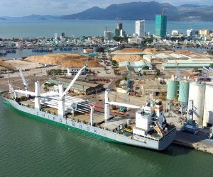 Lô hàng thiết bị điện gió siêu trường, siêu trọng cập cảng Quy Nhơn