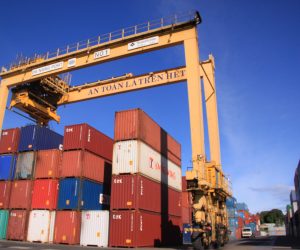 Giải phóng thêm gần 900 container phế liệu vô chủ “chây ì” tại cảng biển