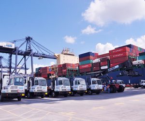 Hàng hóa thông qua cảng biển tăng mạnh cuối năm