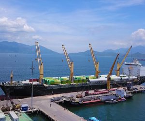 Khó nâng công suất cảng Cam Ranh do bồi lắng luồng