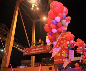 Cảng Hải Phòng đón mã hàng vào thời khắc đầu tiên của năm mới 2020