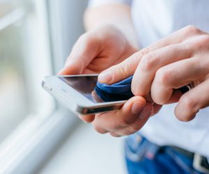 [VIDEO] Cách vệ sinh thiết bị điện tử ngừa lây lan virus corona