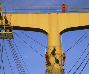 Giải cứu thuyền viên trước… virus