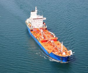 Nhân lúc giá dầu đang giảm mạnh, đầu tư mua tàu chở dầu trị giá cả chục triệu USD có khôn ngoan không?