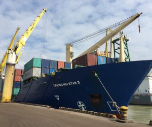 Covid-19 giảm nhiệt, tàu vào cảng biển Việt Nam còn bị cách ly?