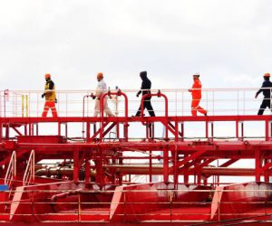 Chủ sử dụng lao động và Công đoàn vận tải biển đồng ý một tháng để đảm bảo thay đổi thuyền viên an toàn