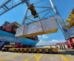 Cảng Quốc tế Cái Mép lập kỷ lục xếp dỡ 22 kiện hàng siêu khủng