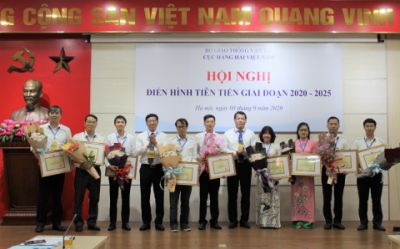 Tôn vinh, khen thưởng: 01 tổ chức Đảng, 04 Đảng viên, 17 tập thể và  31 cá nhân điển hình tiên tiến Cục Hàng hải Việt Nam
