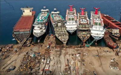 Hàng loạt du thuyền bị phá dỡ vì Covid-19