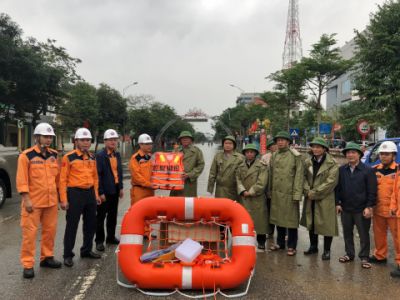 Công đoàn Cục Hàng hải Việt Nam ủng hộ đồng bào miền Trung 350 triệu đồng