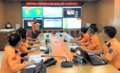 Khẩn trương rà soát tàu thuyền, triển khai các phương án ứng phó cơn bão số 12