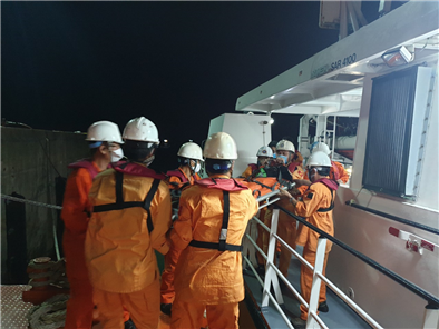 Cứu nạn khẩn cấp thuyền viên tàu QB 91439 TS bị tai nạn lao động, hôn mê trên biển